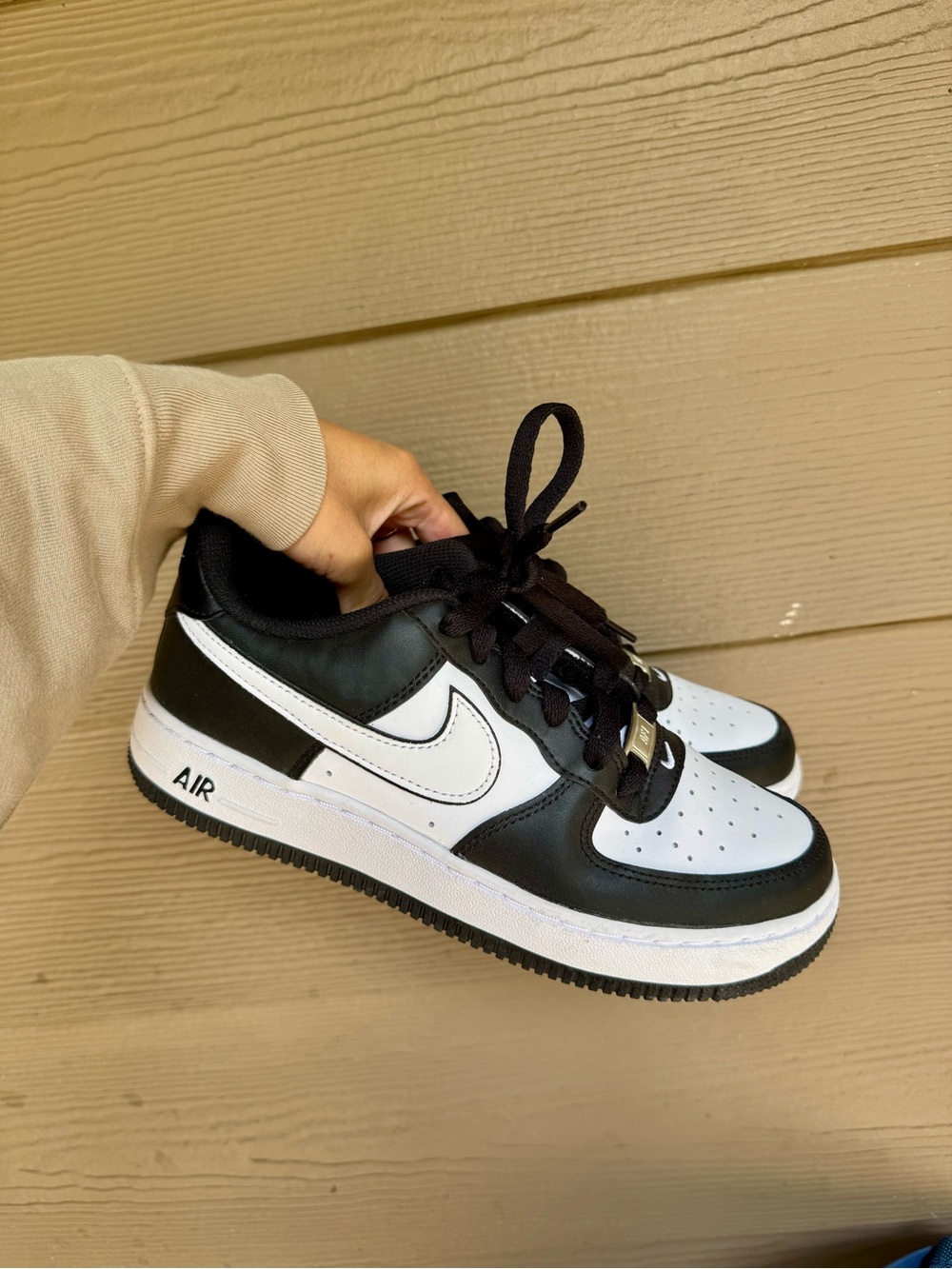 Nike Women's Black and White Low-Top Sneakers